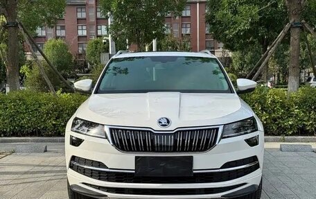 Skoda Karoq I, 2023 год, 2 370 000 рублей, 2 фотография