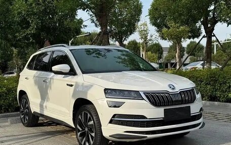 Skoda Karoq I, 2023 год, 2 370 000 рублей, 3 фотография