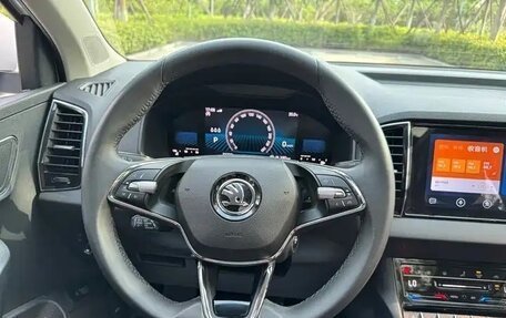 Skoda Karoq I, 2023 год, 2 370 000 рублей, 13 фотография