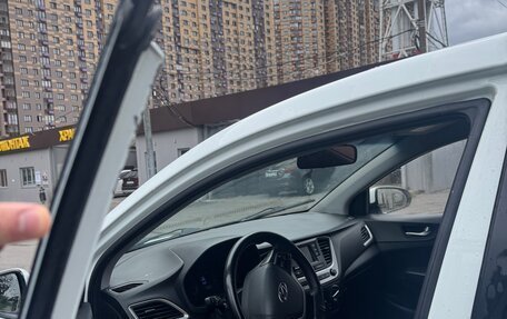 Hyundai Solaris II рестайлинг, 2017 год, 600 000 рублей, 5 фотография
