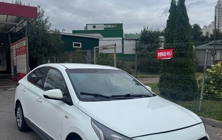 Hyundai Solaris II рестайлинг, 2017 год, 600 000 рублей, 2 фотография