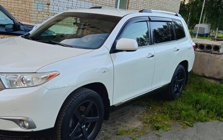 Toyota Highlander III, 2013 год, 2 560 000 рублей, 4 фотография