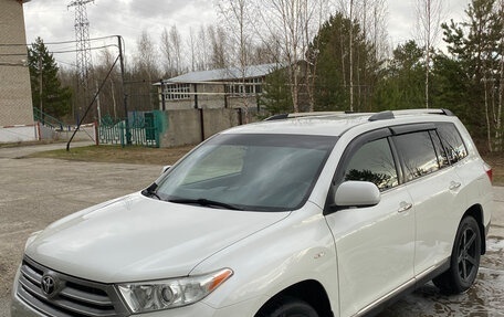 Toyota Highlander III, 2013 год, 2 560 000 рублей, 2 фотография