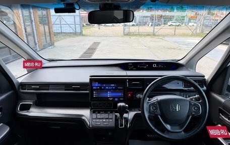 Honda Stepwgn IV, 2021 год, 1 980 000 рублей, 5 фотография