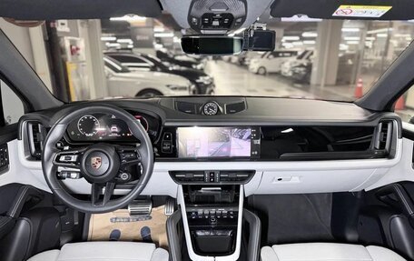Porsche Cayenne III, 2024 год, 14 990 000 рублей, 13 фотография