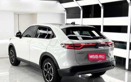 Honda Vezel, 2023 год, 1 870 000 рублей, 6 фотография