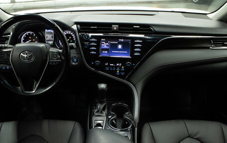 Toyota Camry, 2021 год, 2 800 000 рублей, 9 фотография