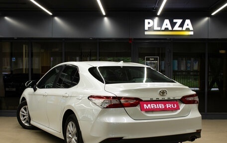 Toyota Camry, 2021 год, 2 800 000 рублей, 3 фотография