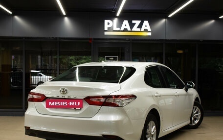 Toyota Camry, 2021 год, 2 800 000 рублей, 4 фотография