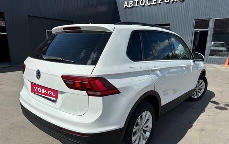 Volkswagen Tiguan II, 2020 год, 1 990 000 рублей, 2 фотография