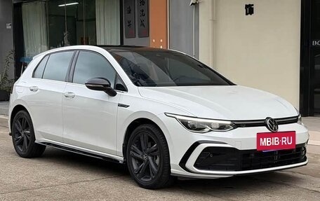 Volkswagen Golf VIII, 2024 год, 1 950 000 рублей, 3 фотография