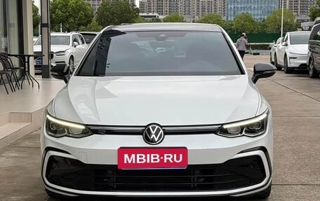 Volkswagen Golf VIII, 2024 год, 1 950 000 рублей, 2 фотография