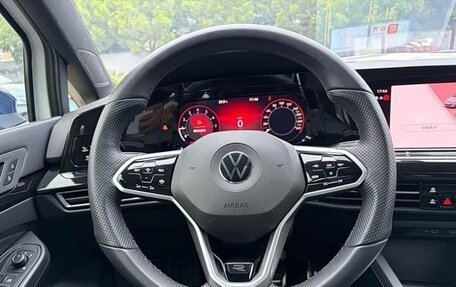 Volkswagen Golf VIII, 2024 год, 1 950 000 рублей, 8 фотография