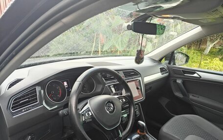 Volkswagen Tiguan II, 2018 год, 2 200 000 рублей, 28 фотография