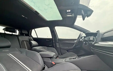 Volkswagen Golf VIII, 2022 год, 2 200 000 рублей, 18 фотография