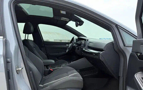 Volkswagen Golf VIII, 2022 год, 2 200 000 рублей, 17 фотография