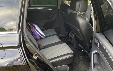 Volkswagen Tiguan II, 2018 год, 2 300 000 рублей, 3 фотография