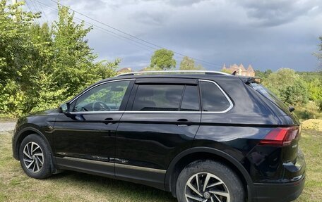 Volkswagen Tiguan II, 2018 год, 2 300 000 рублей, 7 фотография