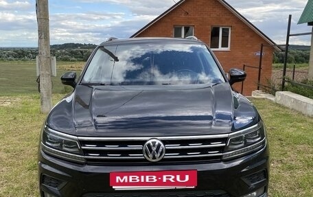 Volkswagen Tiguan II, 2018 год, 2 300 000 рублей, 10 фотография
