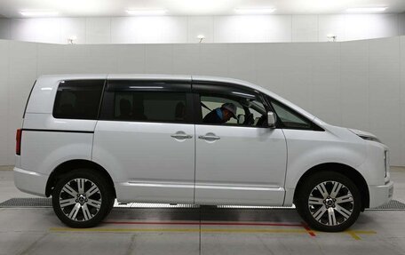 Mitsubishi Delica D:5 I, 2023 год, 3 260 000 рублей, 4 фотография
