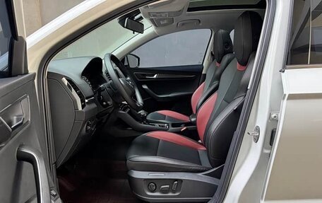 Skoda Karoq I, 2022 год, 1 690 000 рублей, 6 фотография