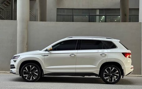 Skoda Karoq I, 2022 год, 1 690 000 рублей, 3 фотография