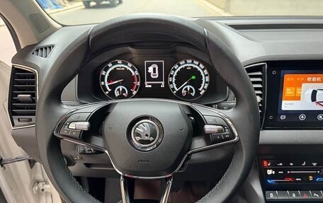 Skoda Karoq I, 2022 год, 1 690 000 рублей, 10 фотография