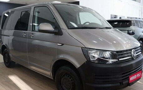 Volkswagen Caravelle T6 рестайлинг, 2015 год, 2 130 000 рублей, 2 фотография