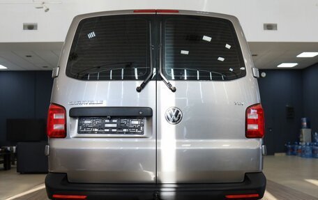 Volkswagen Caravelle T6 рестайлинг, 2015 год, 2 130 000 рублей, 6 фотография