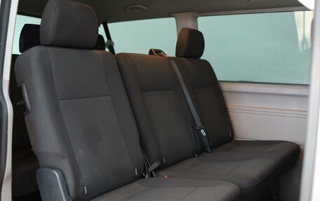 Volkswagen Caravelle T6 рестайлинг, 2015 год, 2 130 000 рублей, 19 фотография