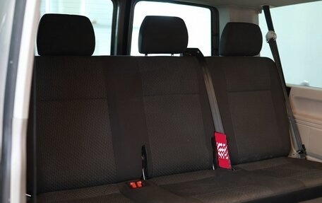 Volkswagen Caravelle T6 рестайлинг, 2015 год, 2 130 000 рублей, 18 фотография
