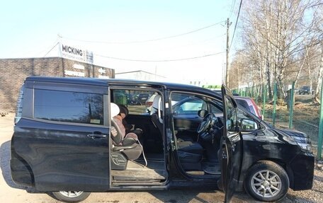 Toyota Voxy III, 2018 год, 1 800 000 рублей, 4 фотография
