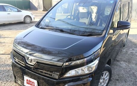 Toyota Voxy III, 2018 год, 1 800 000 рублей, 2 фотография