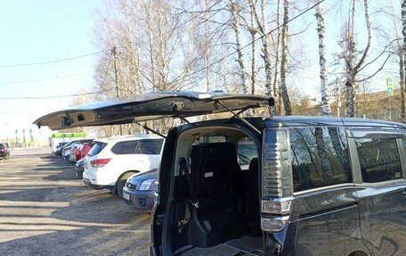 Toyota Voxy III, 2018 год, 1 800 000 рублей, 3 фотография