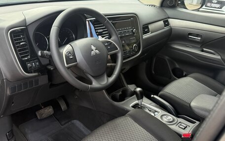 Mitsubishi Outlander III рестайлинг 3, 2014 год, 1 465 000 рублей, 10 фотография
