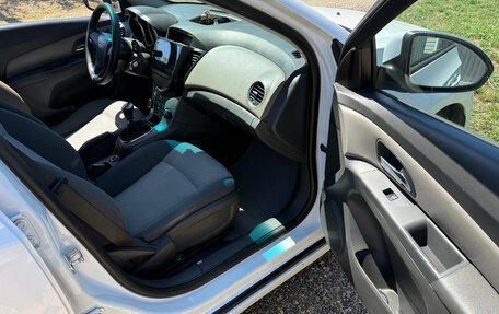 Chevrolet Cruze II, 2010 год, 650 000 рублей, 9 фотография