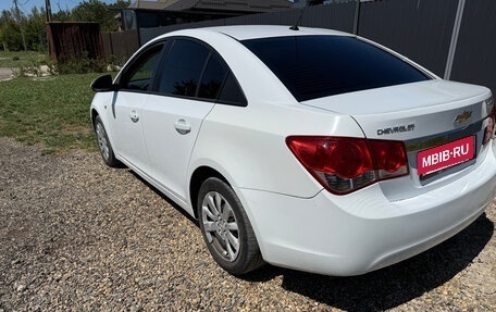 Chevrolet Cruze II, 2010 год, 650 000 рублей, 3 фотография