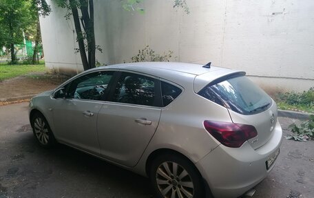 Opel Astra J, 2010 год, 490 000 рублей, 2 фотография