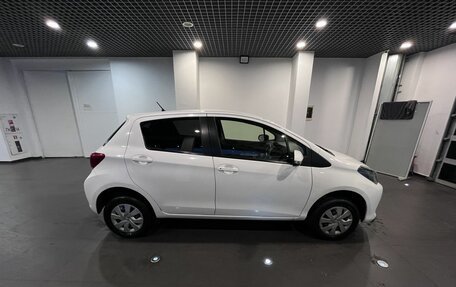 Toyota Vitz, 2014 год, 622 000 рублей, 2 фотография