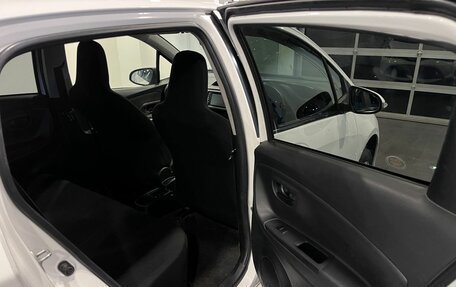 Toyota Vitz, 2014 год, 622 000 рублей, 24 фотография