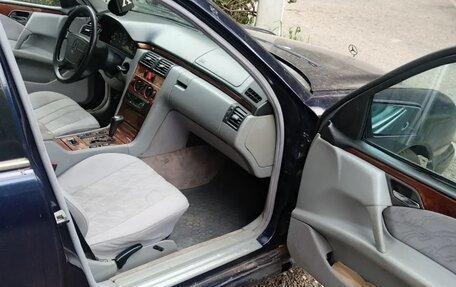 Mercedes-Benz E-Класс, 1998 год, 195 000 рублей, 4 фотография