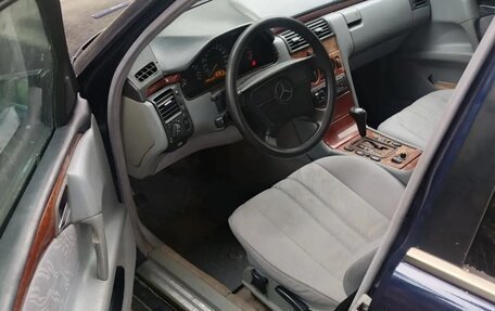 Mercedes-Benz E-Класс, 1998 год, 195 000 рублей, 6 фотография