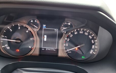 Toyota Land Cruiser Prado 150 рестайлинг 2, 2018 год, 4 100 000 рублей, 17 фотография