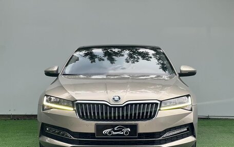 Skoda Superb III рестайлинг, 2022 год, 2 029 000 рублей, 2 фотография
