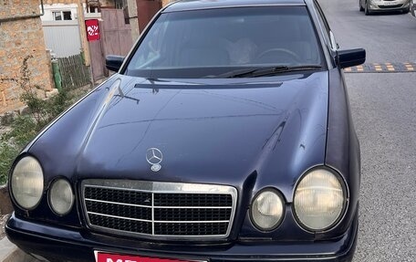 Mercedes-Benz E-Класс, 1997 год, 380 000 рублей, 1 фотография