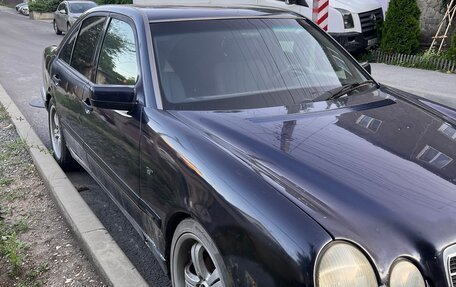 Mercedes-Benz E-Класс, 1997 год, 380 000 рублей, 2 фотография