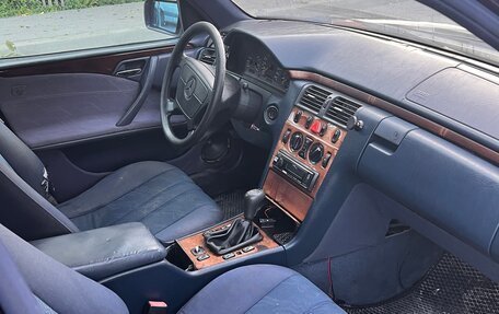 Mercedes-Benz E-Класс, 1997 год, 380 000 рублей, 6 фотография