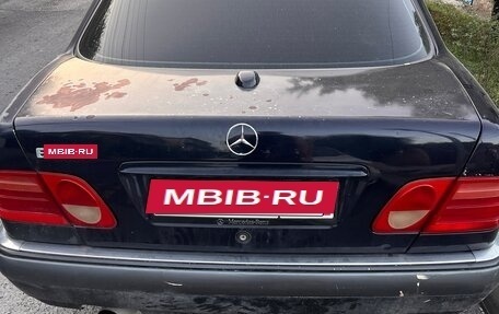 Mercedes-Benz E-Класс, 1997 год, 380 000 рублей, 5 фотография