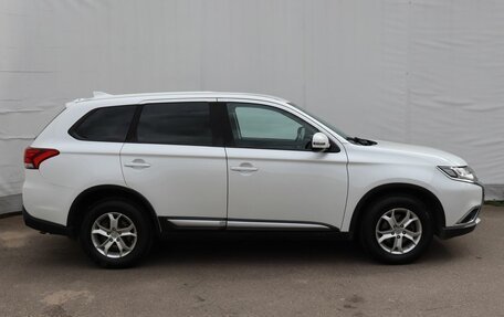 Mitsubishi Outlander III рестайлинг 3, 2017 год, 1 855 000 рублей, 7 фотография