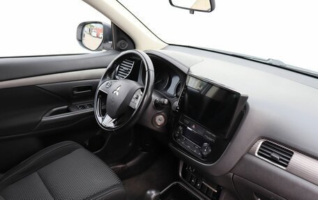 Mitsubishi Outlander III рестайлинг 3, 2017 год, 1 855 000 рублей, 10 фотография